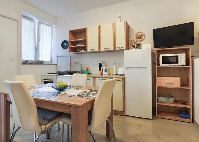 1 Bedroom Awesome In *