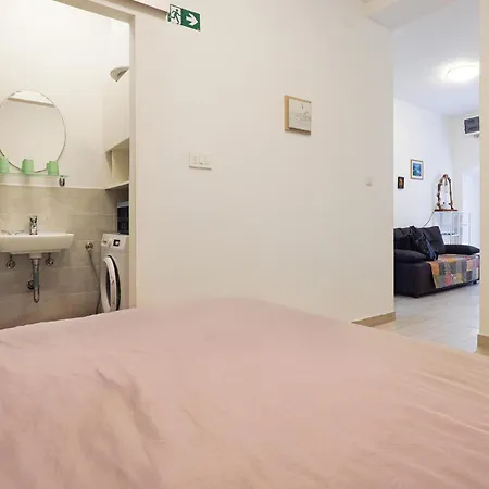 公寓 1 Bedroom Awesome In 奥帕提亚