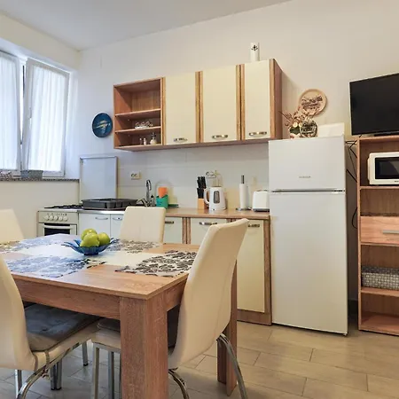 1 Bedroom Awesome In *