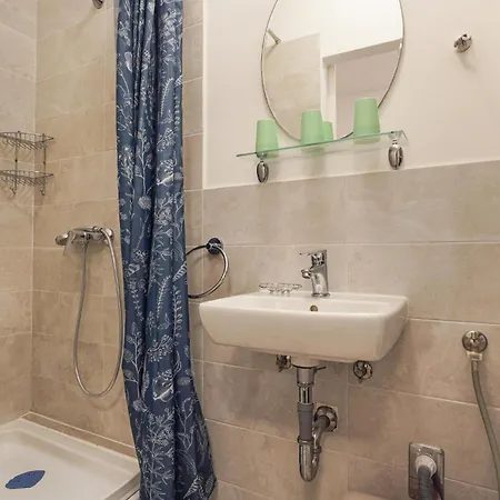 公寓 1 Bedroom Awesome In