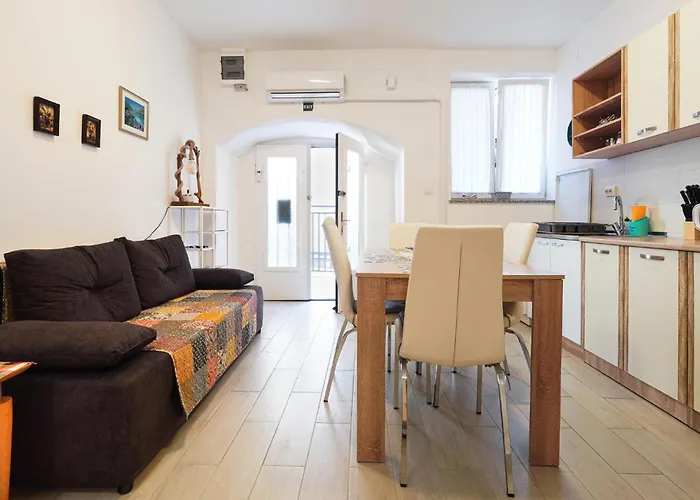 1 Bedroom Awesome In אופטיה