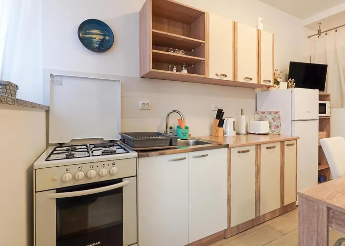 1 Bedroom Awesome In *